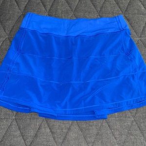USED LULULEMON BLUE SKIRT SIZE 6 Long